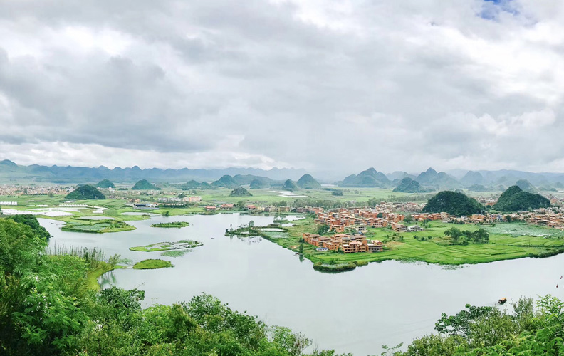 美丽的普者黑景区俯瞰图。